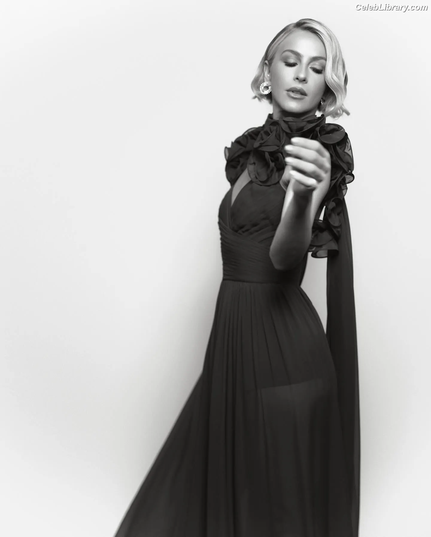Julianne Hough photo 14 of 697