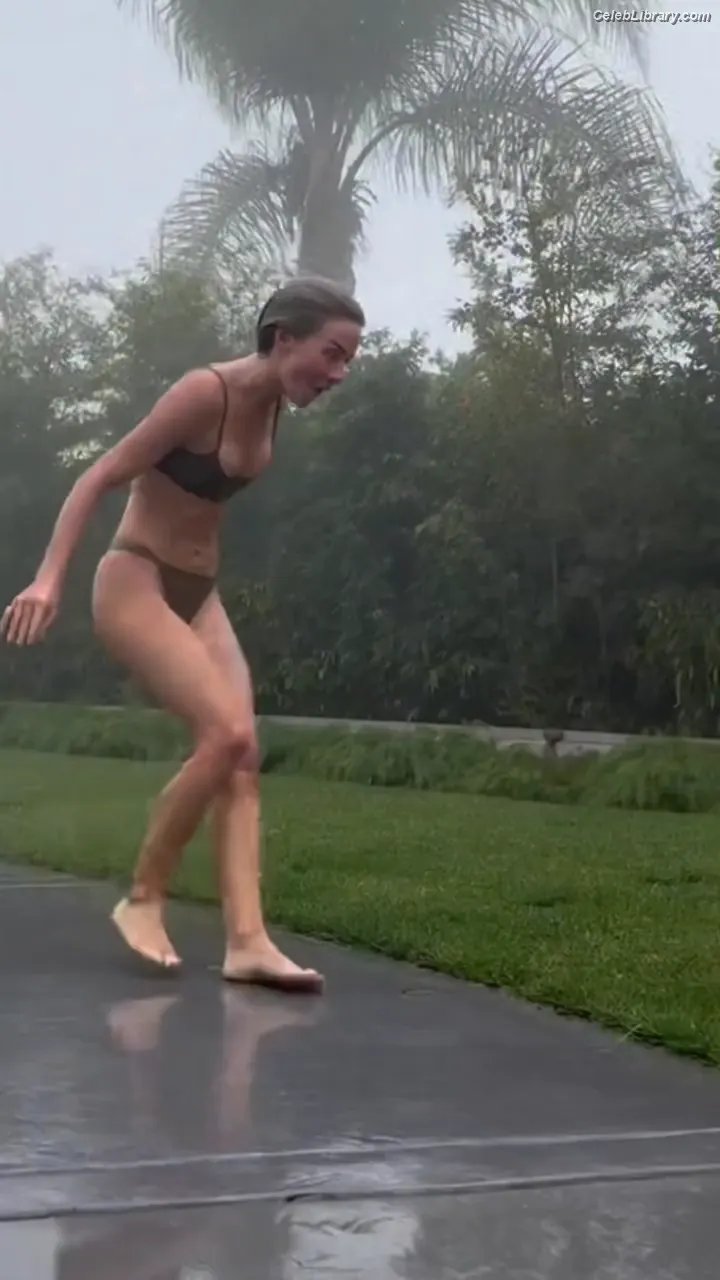 Julianne Hough photo 20 of 697
