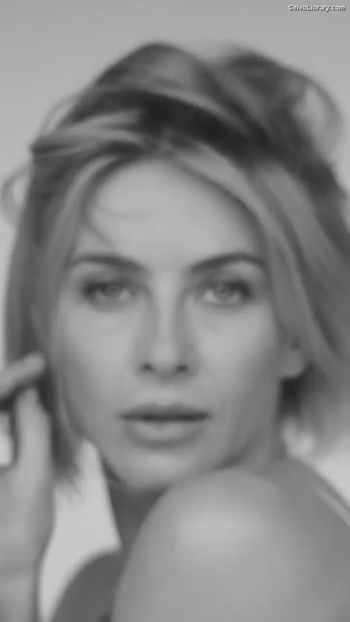 Julianne Hough photo 1 of 697