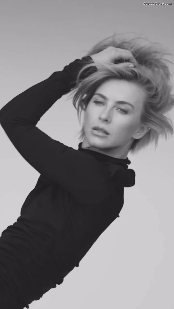 Julianne Hough photo 8 of 697