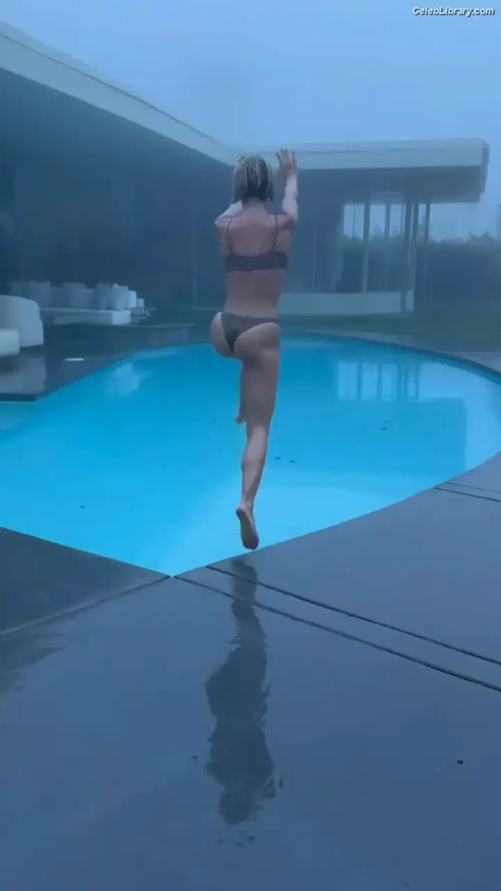 Julianne Hough photo 12 of 697