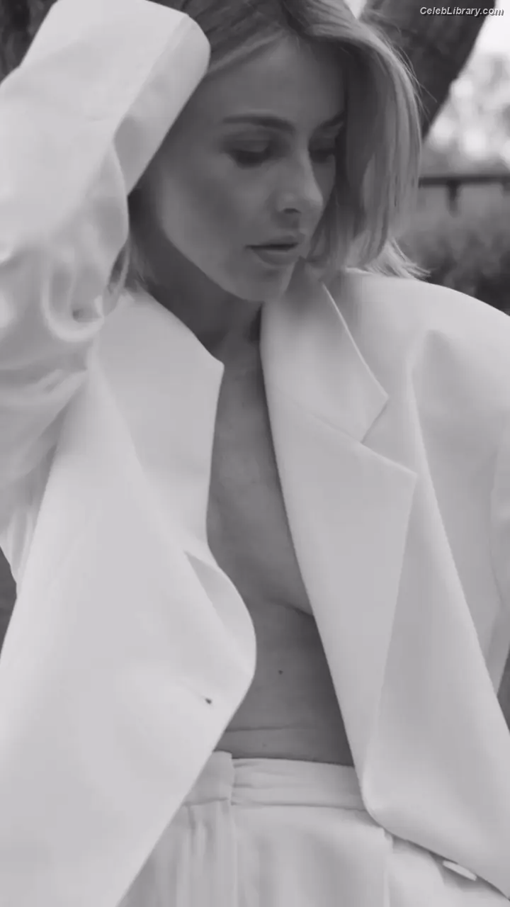 Julianne Hough photo 19 of 697
