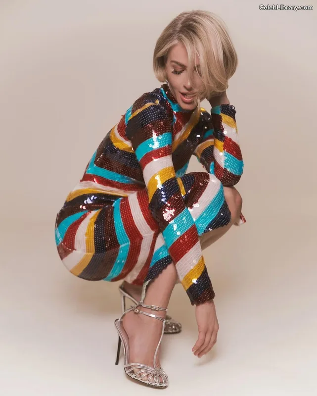 Julianne Hough photo 3 of 697