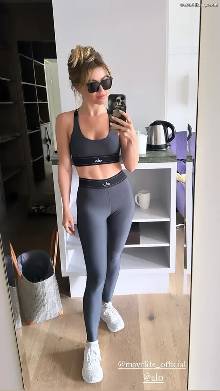 Julianne Hough photo 24 of 697