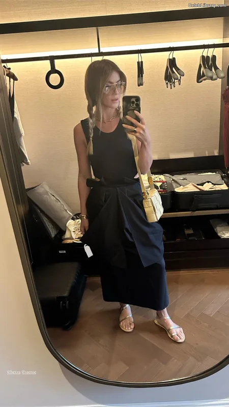 Julianne Hough photo 3 of 697