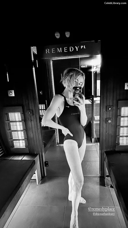 Julianne Hough photo 19 of 697
