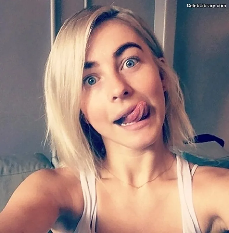Julianne Hough photo 13 of 697