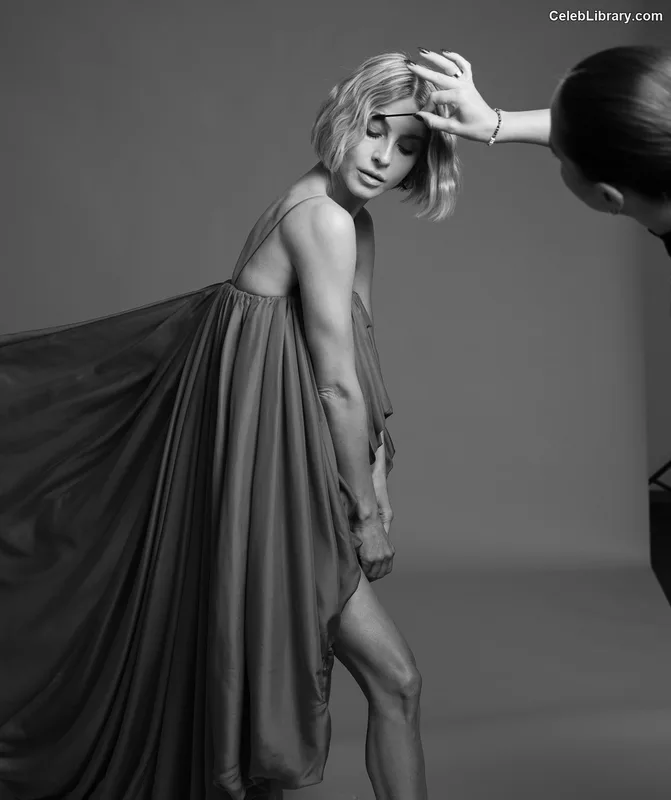 Julianne Hough photo 6 of 697