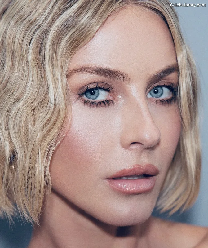 Julianne Hough photo 8 of 697