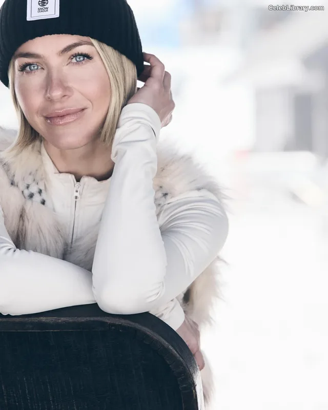 Julianne Hough photo 13 of 697