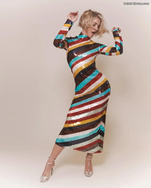 Julianne Hough photo 16 of 697