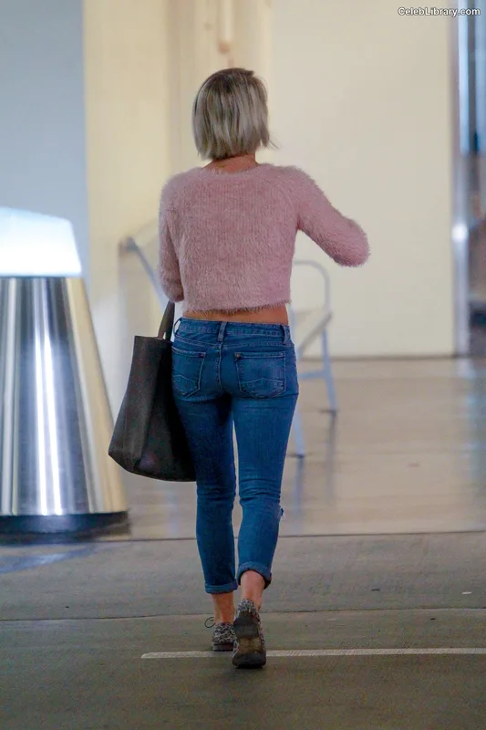Julianne Hough photo 5 of 697