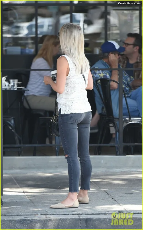 Julianne Hough photo 18 of 697