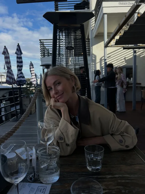 Julianne Hough photo 12 of 697
