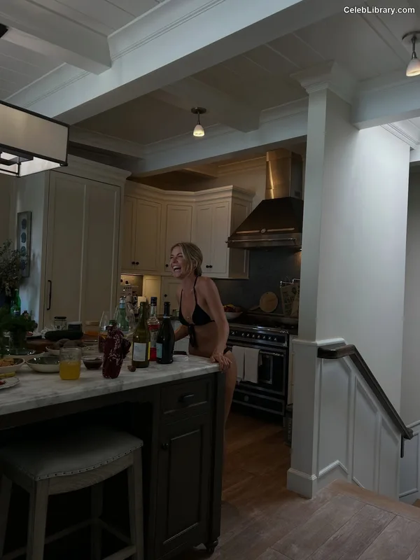 Julianne Hough photo 15 of 697