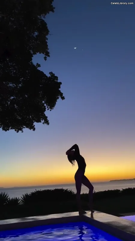Julianne Hough photo 6 of 697
