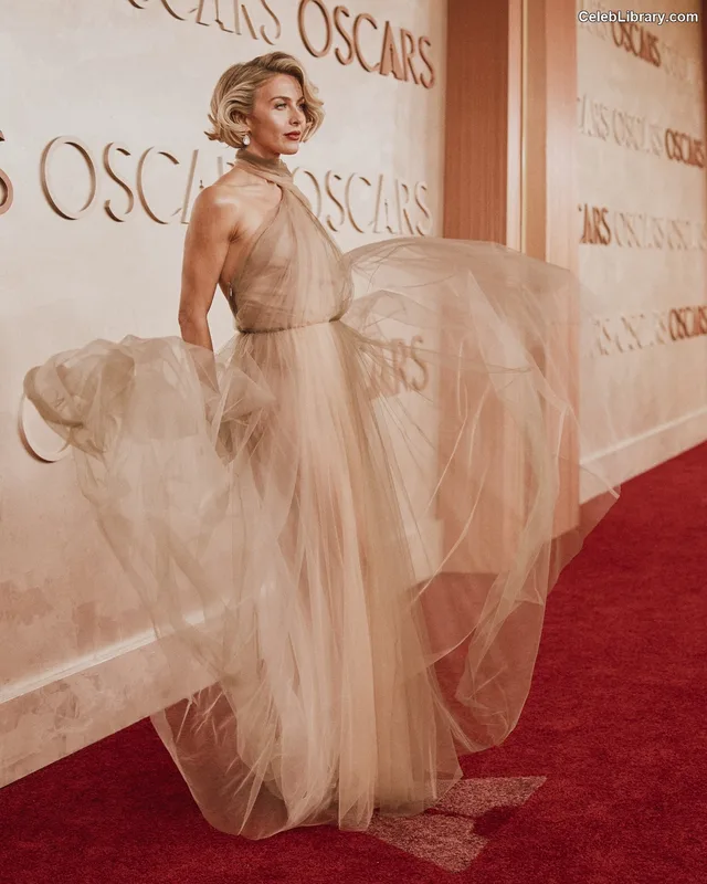 Julianne Hough photo 11 of 697
