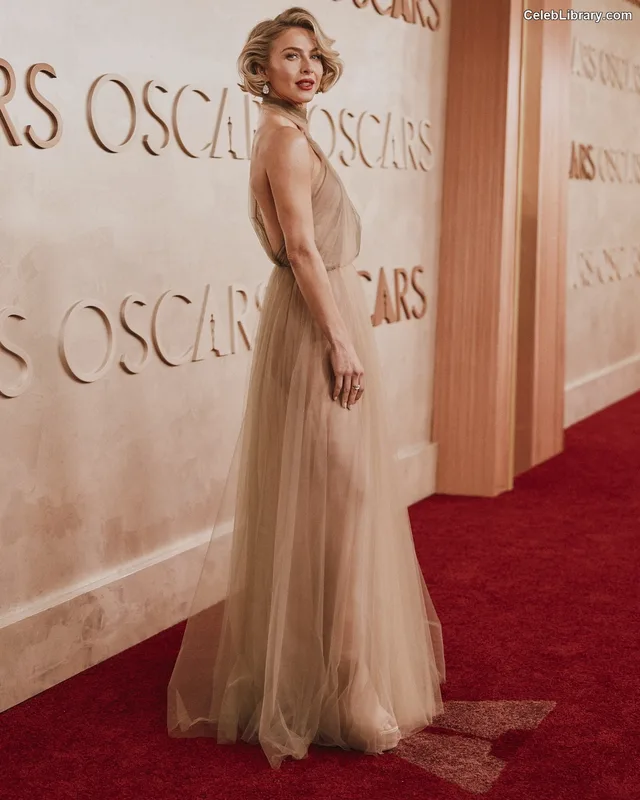 Julianne Hough photo 13 of 697