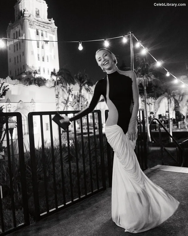 Julianne Hough photo 17 of 697