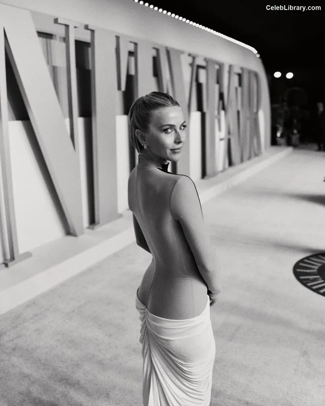 Julianne Hough photo 20 of 697