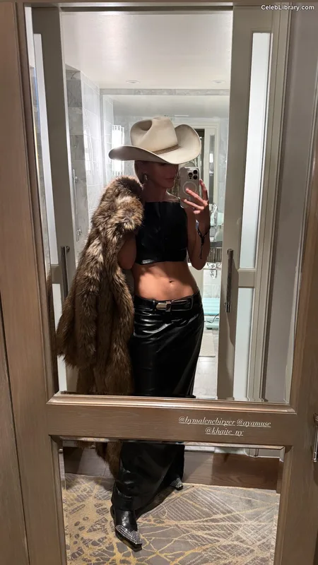 Julianne Hough photo 24 of 697