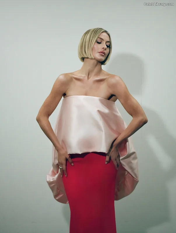 Julianne Hough photo 14 of 697
