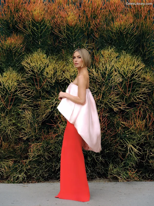 Julianne Hough photo 15 of 697