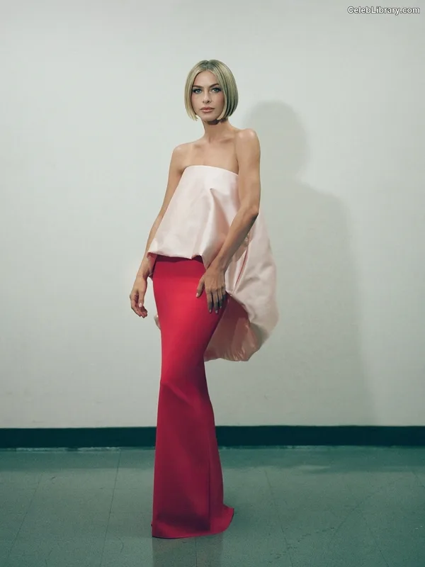 Julianne Hough photo 19 of 697