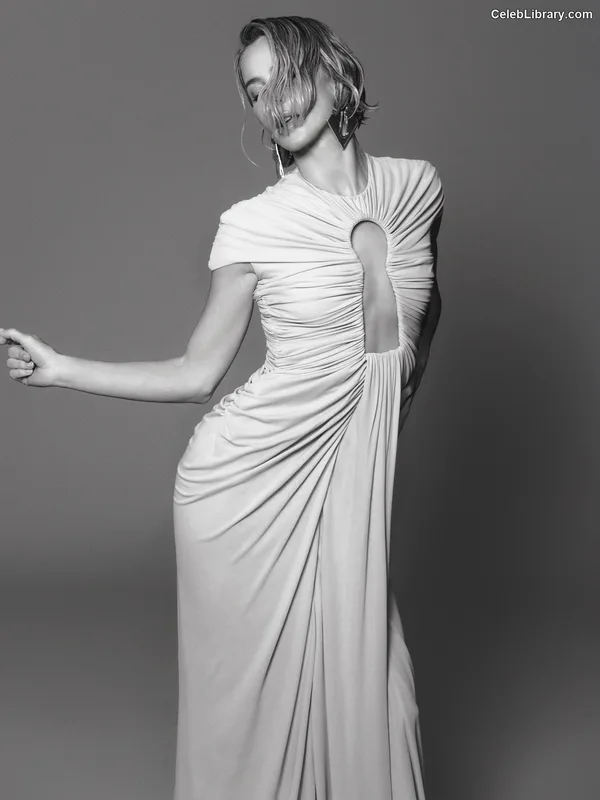 Julianne Hough photo 21 of 697