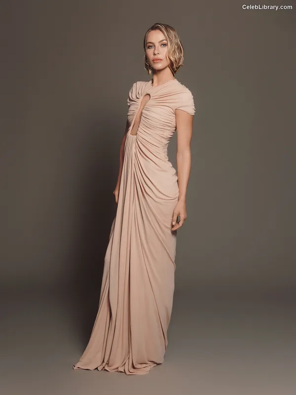 Julianne Hough photo 24 of 697