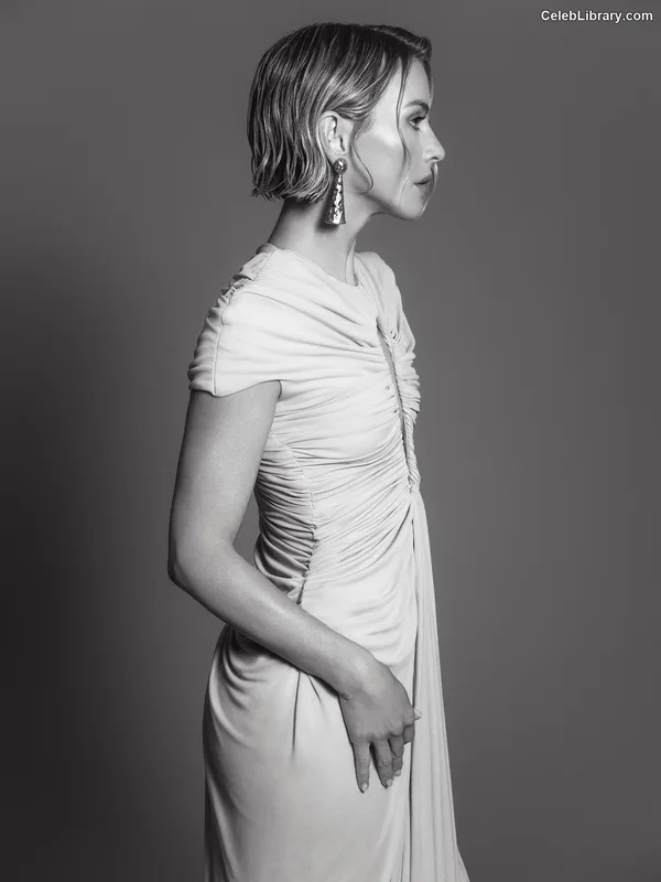 Julianne Hough photo 3 of 697
