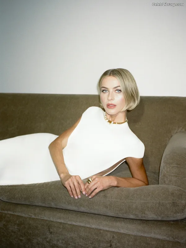Julianne Hough photo 13 of 697