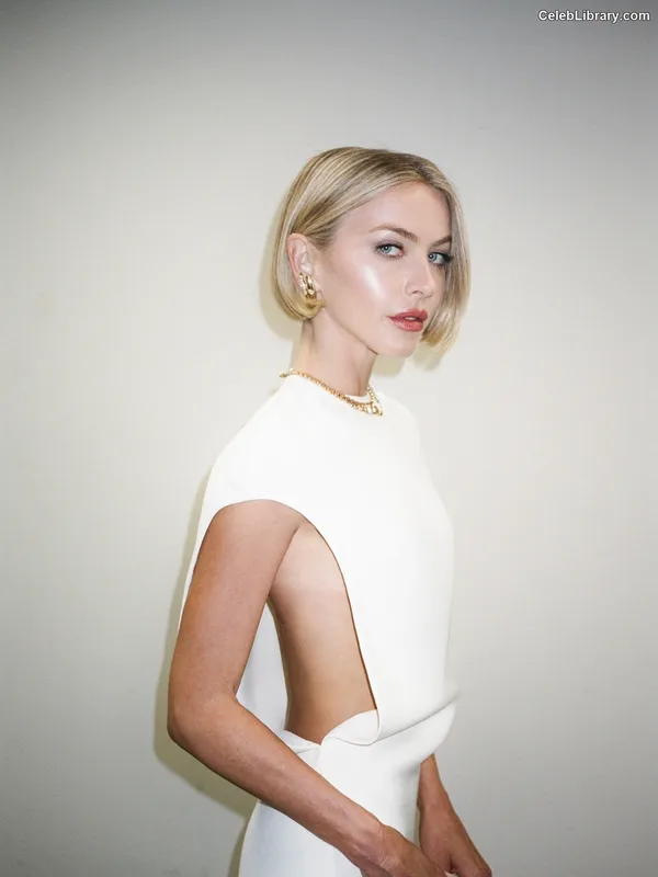 Julianne Hough photo 14 of 697