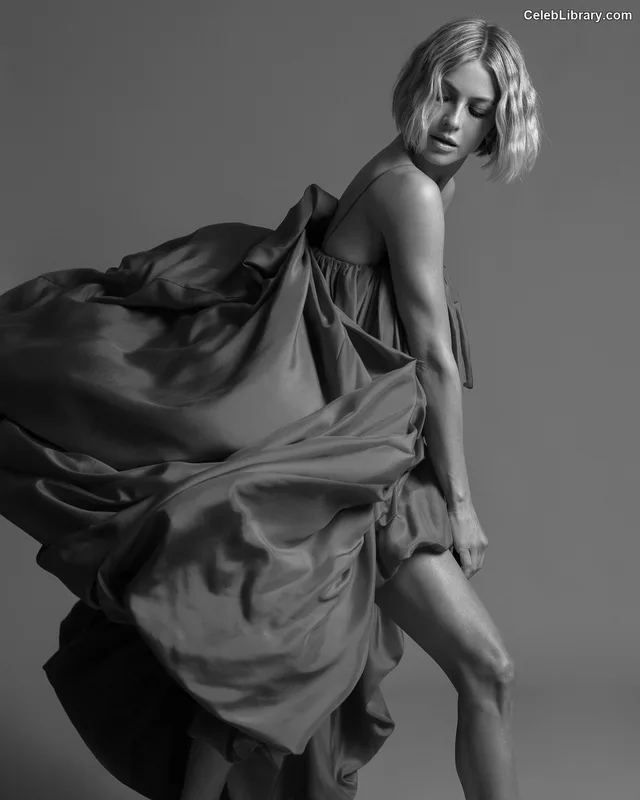 Julianne Hough photo 14 of 697