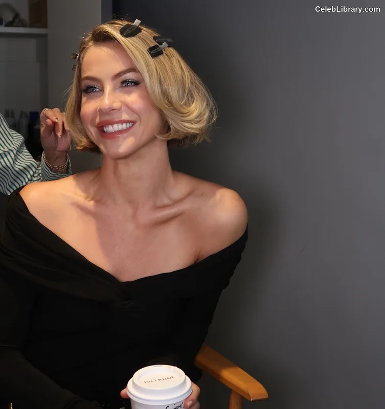 Julianne Hough photo 9 of 697