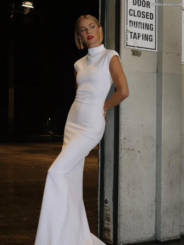 Julianne Hough photo 21 of 697