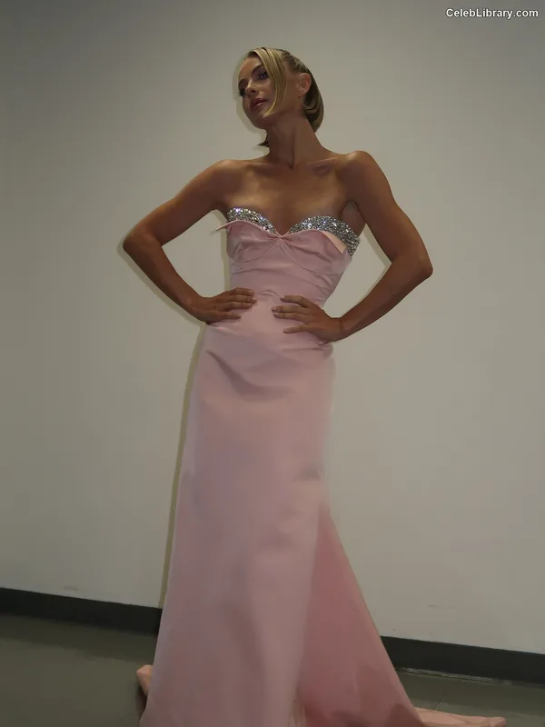 Julianne Hough photo 11 of 697