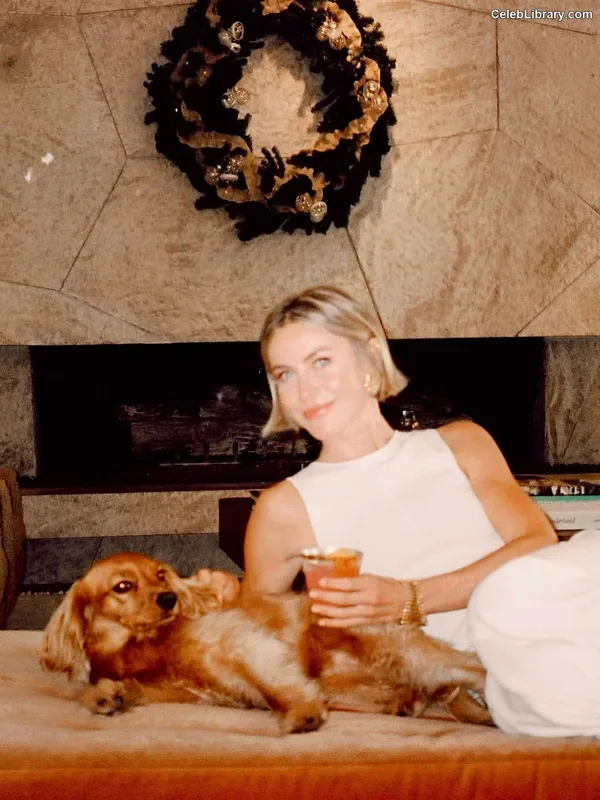 Julianne Hough photo 10 of 697