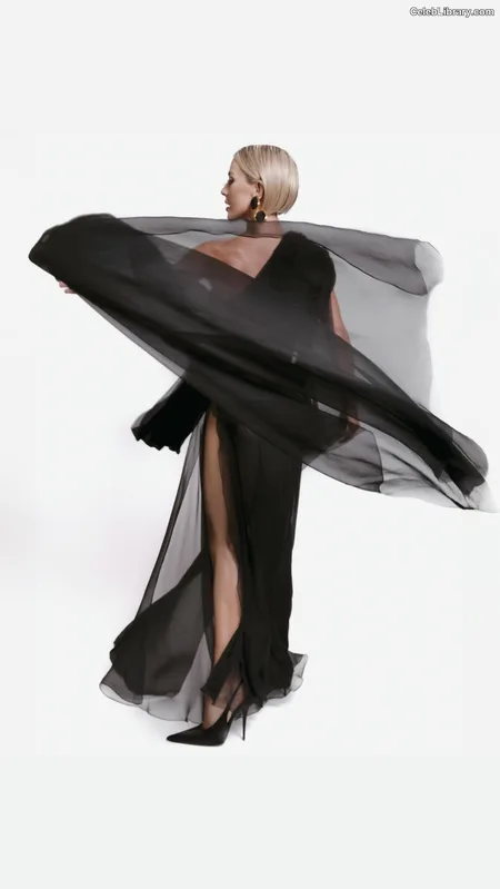 Julianne Hough photo 19 of 697