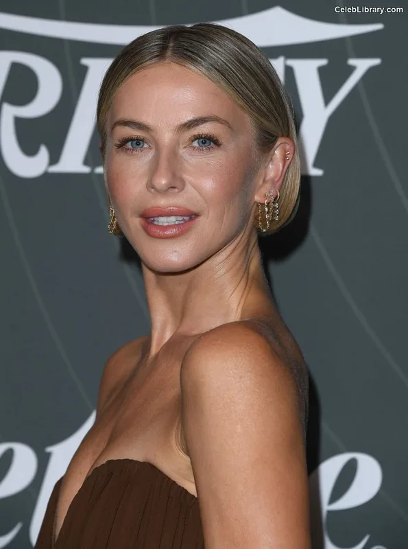 Julianne Hough photo 20 of 697