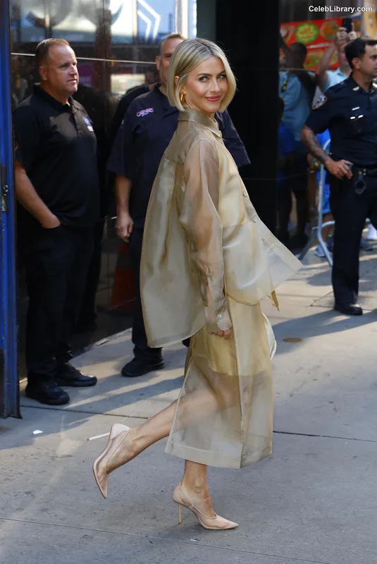 Julianne Hough photo 14 of 697