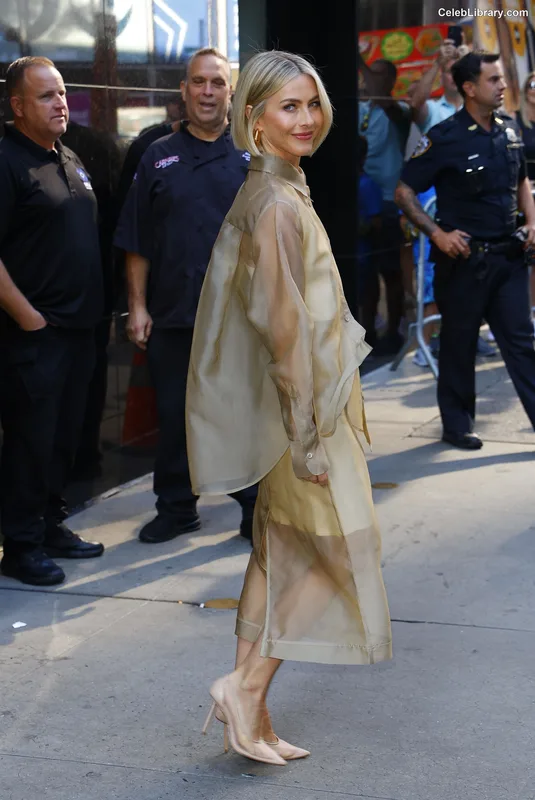 Julianne Hough photo 15 of 697