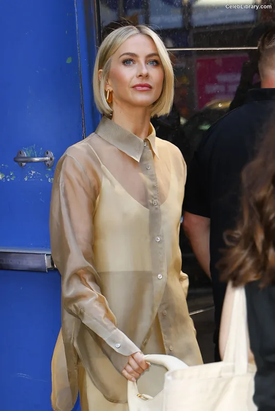 Julianne Hough photo 18 of 697