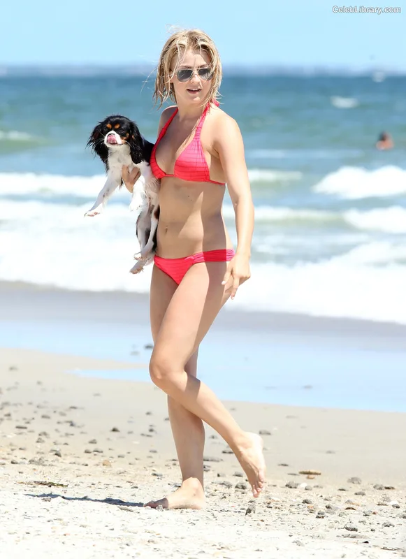 Julianne Hough photo 4 of 697