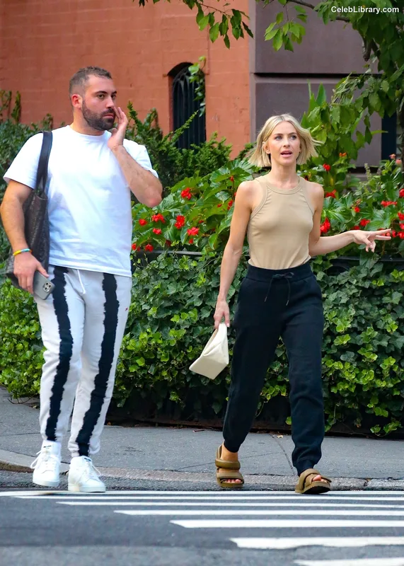Julianne Hough photo 12 of 697