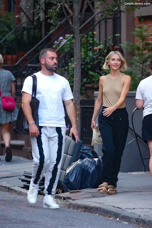 Julianne Hough photo 13 of 697