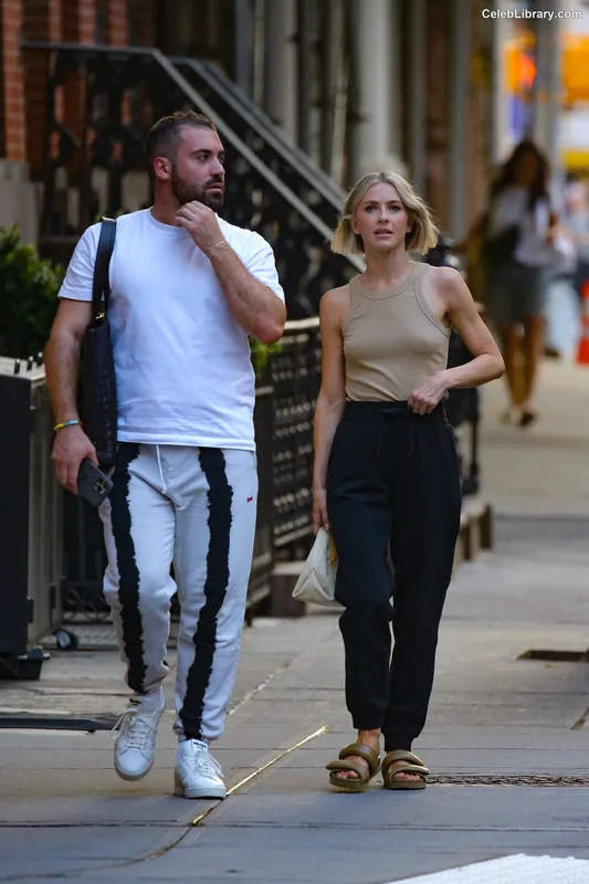 Julianne Hough photo 15 of 697