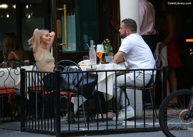 Julianne Hough photo 17 of 697