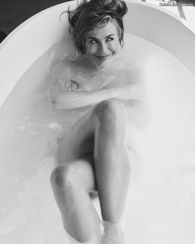 Julianne Hough photo 15 of 697