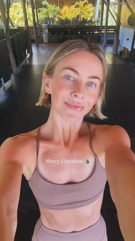 Julianne Hough photo 8 of 697